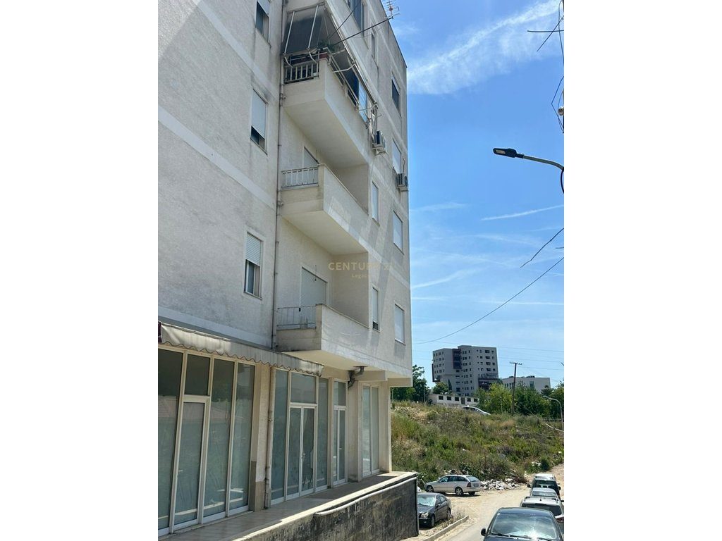 🏢 Ambient Komercial për Shitje – Tek Njësia Administrative Nr. 12, ne Fresk