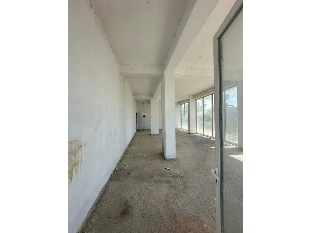 🏢 Ambient Komercial për Shitje – Tek Njësia Administrative Nr. 12, ne Fresk