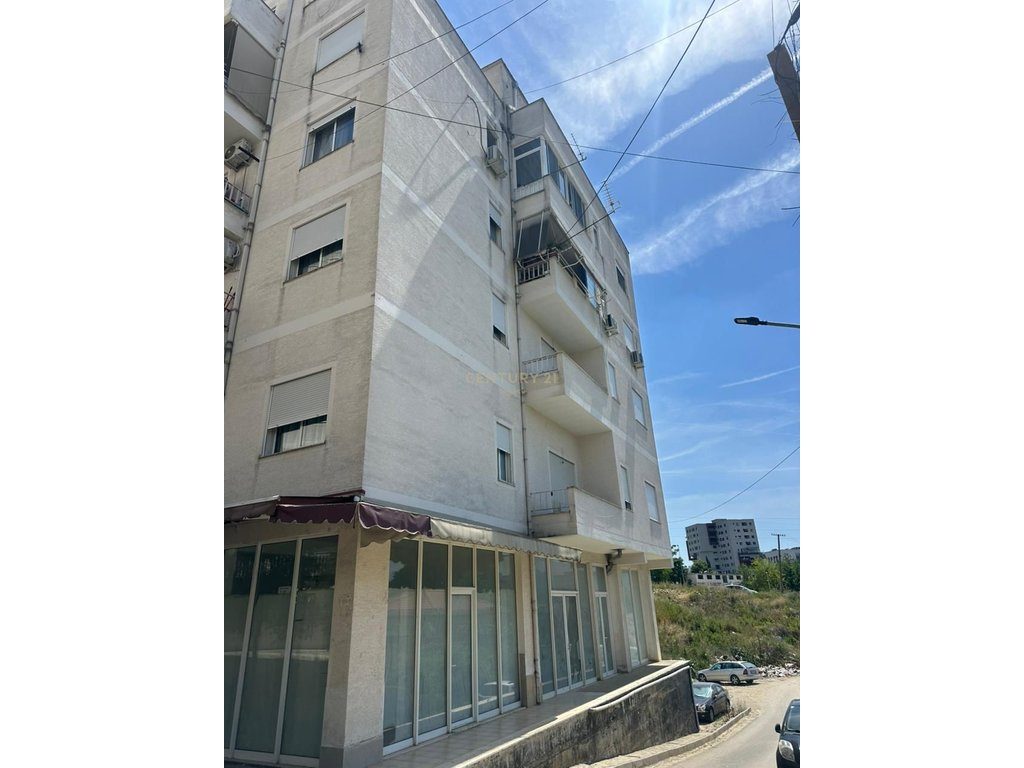 🏢 Ambient Komercial për Shitje – Tek Njësia Administrative Nr. 12, ne Fresk