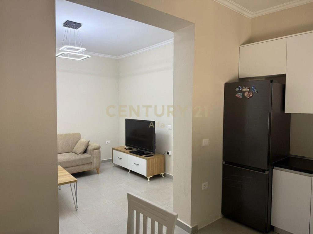 Jepet me qira shtëpi private 3+1+2 në Sauk të Ri!!
