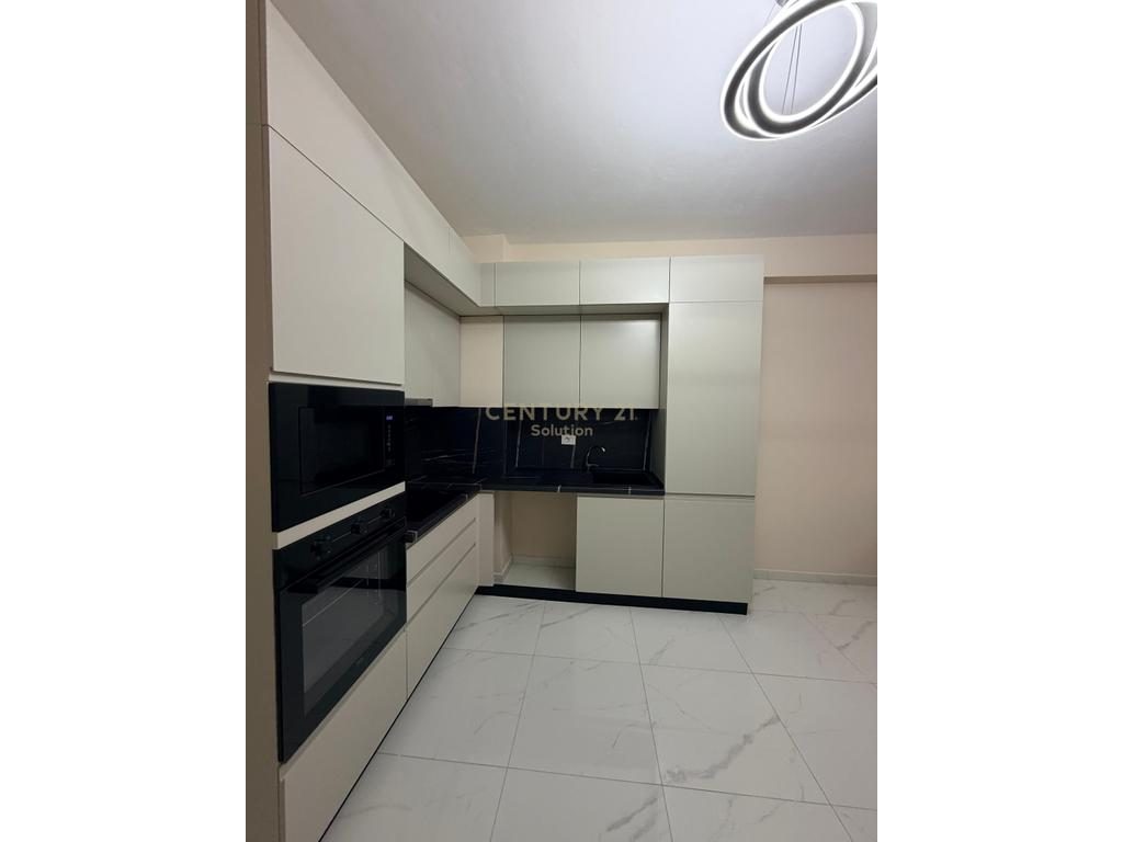 JEPET ME QIRA APARTAMENT 2+1 PER QIRA NE QENDER TE KAMZES !