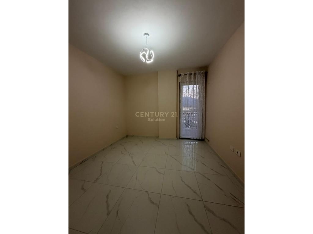 JEPET ME QIRA APARTAMENT 2+1 PER QIRA NE QENDER TE KAMZES !