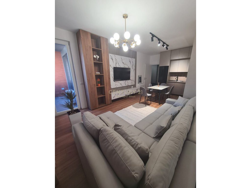 Pranë Ambasadës Amerikane, apartament 1+1 me qira
