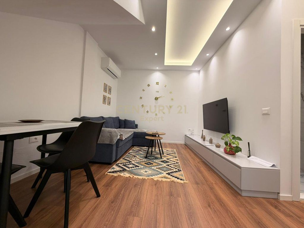 APARTAMENT 1+1 ME QIRA KAT VILE RRUGA E DURRESIT!