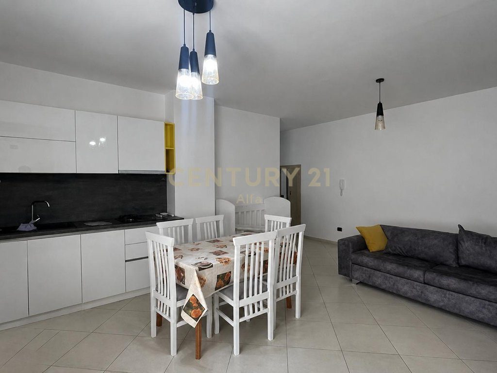 Shitet  apartament 2+1 ne hyrje te Freskut!