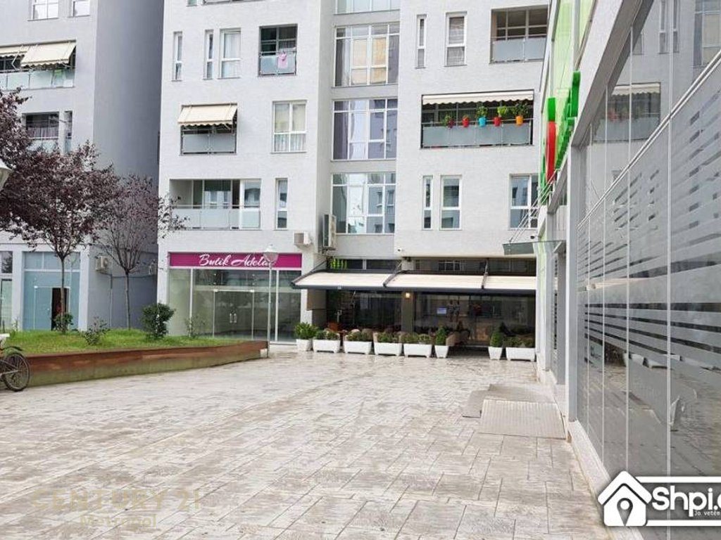 Shitet Njësi Shërbimi – Komuna e Parisit, Kompleksi Kika 2