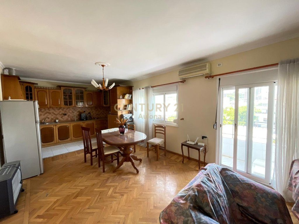 SHITET APARTAMENT 2+1 TE RRUGA E RE PALLAT EKZISTUES ME FASAD TE RESTAURUAR