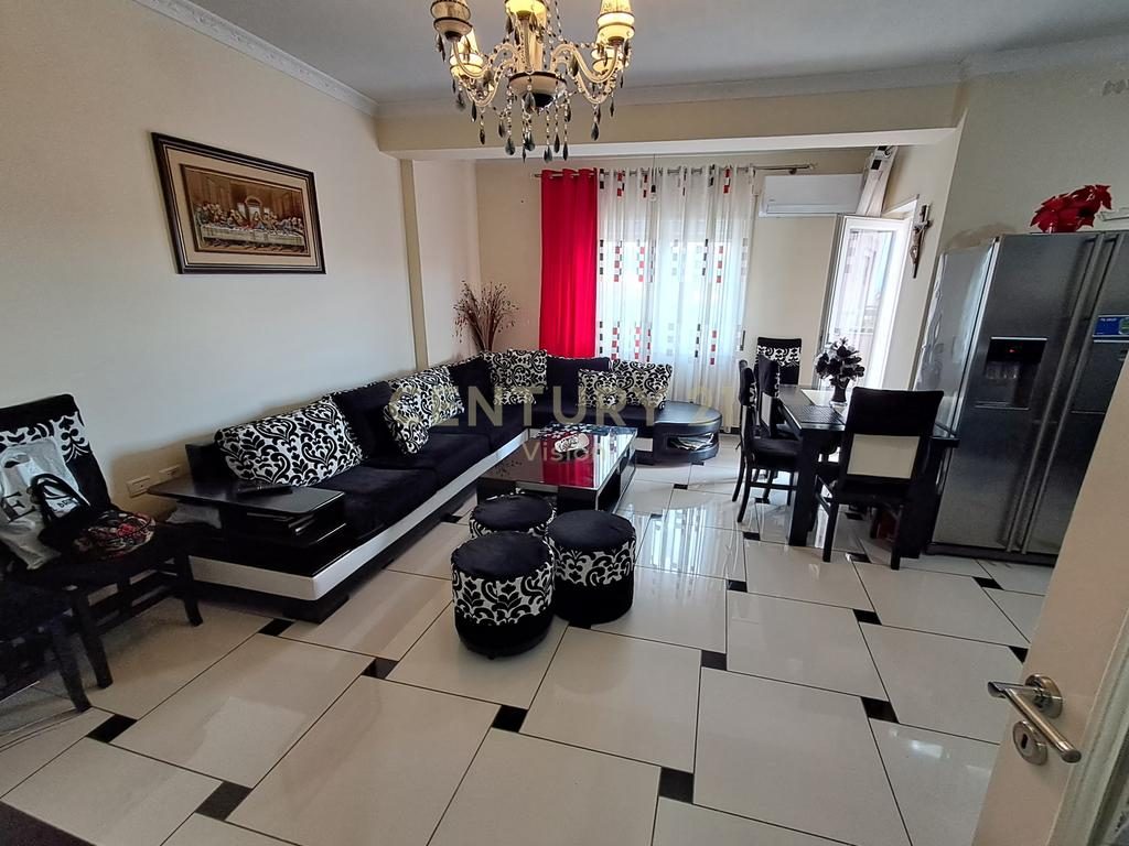 Apartament 2+1+2 me qira afer Kryqezimit te ish deges, Shkodër | 100 m²