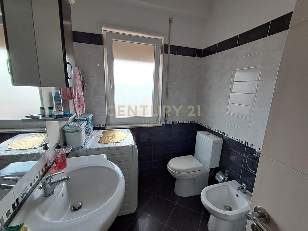 Apartament 2+1+2 me qira afer Kryqezimit te ish deges, Shkodër | 100 m²
