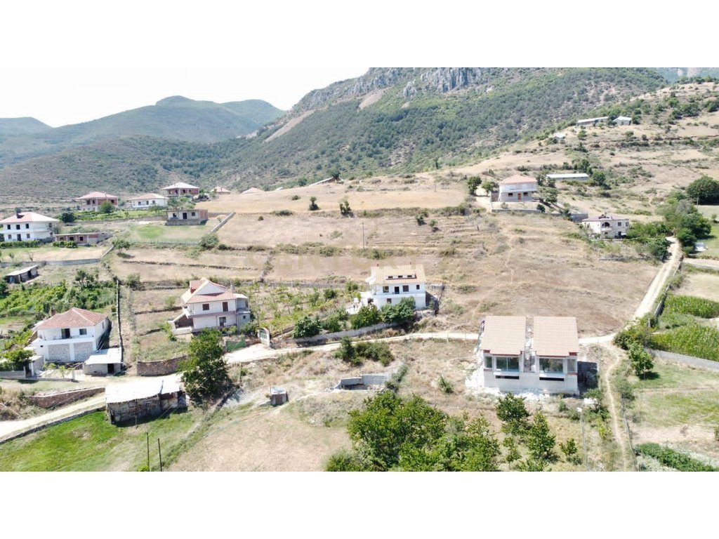 Vilë 4+2 Në Shitje në Pogradec - 190.000€!