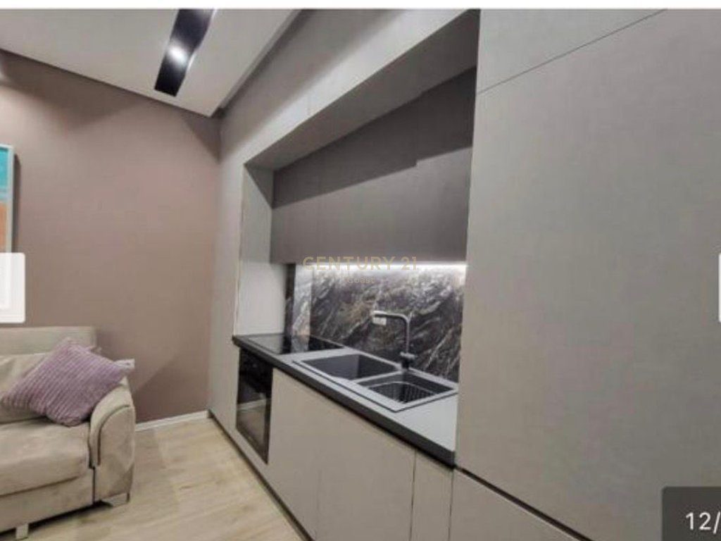 Studio moderne për qira në vijën e parë të Lungomares, kati i 4-t