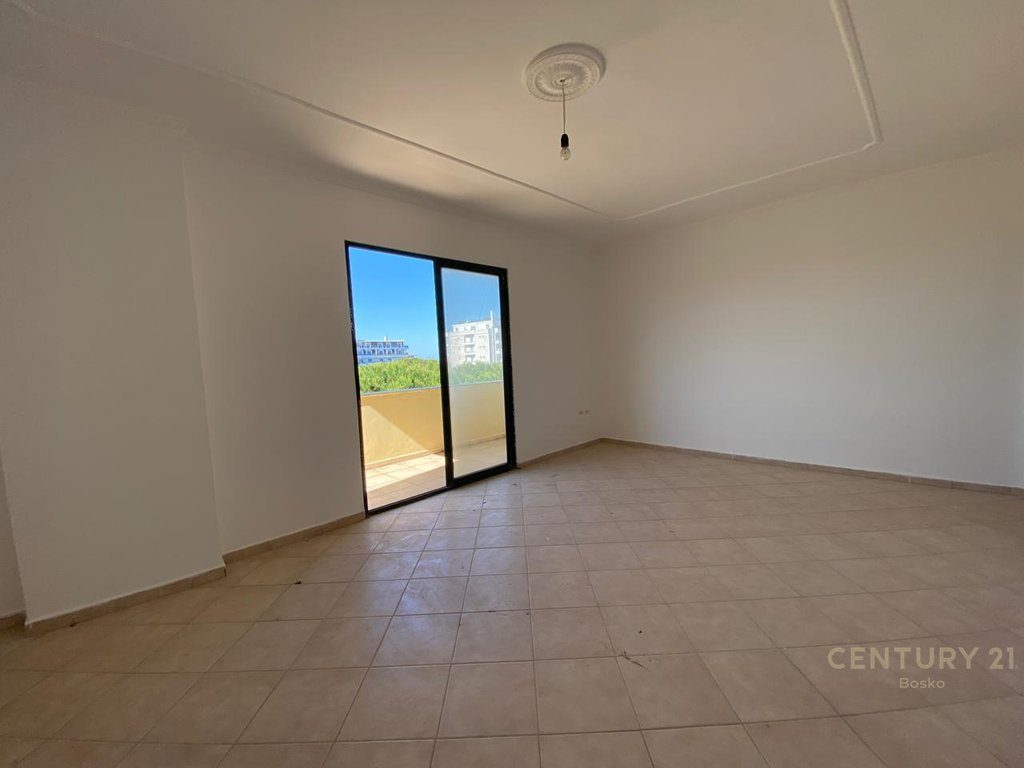 SHITET APARTAMENT 1+1 TEK MALI I ROBIT, GOLEM