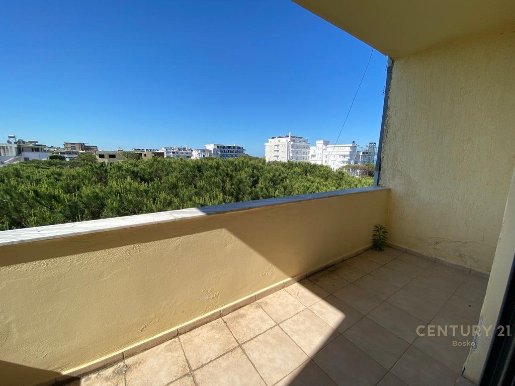SHITET APARTAMENT 1+1 TEK MALI I ROBIT, GOLEM