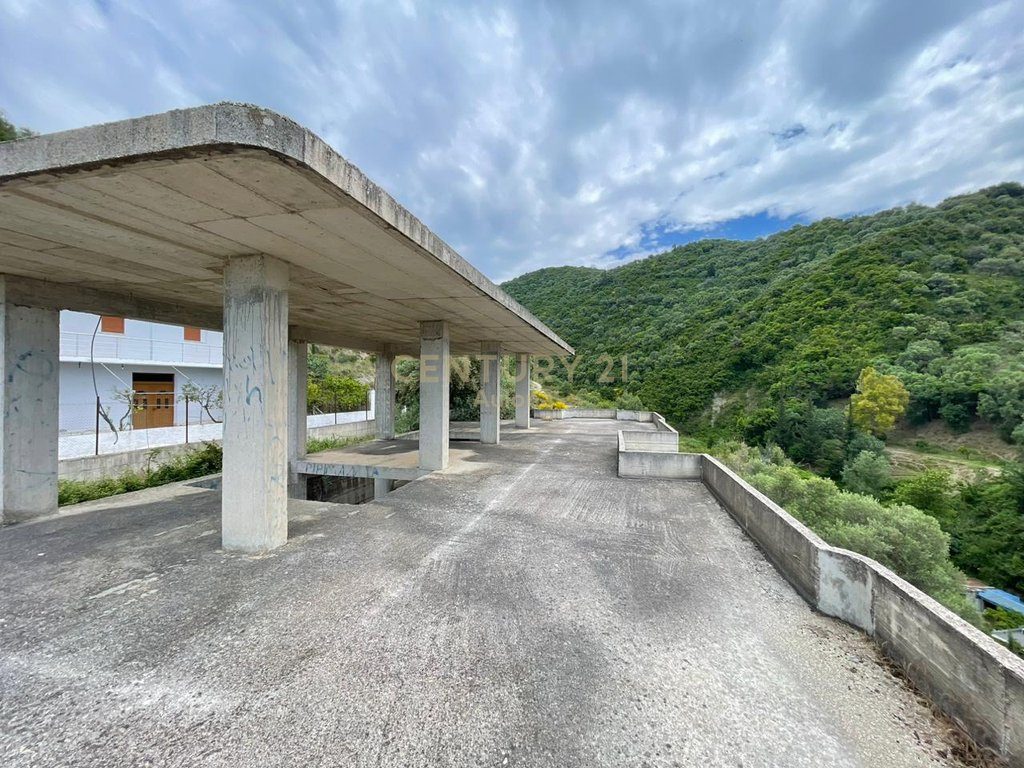 Godinë 4-Katëshe për Shitje në Vlorë, UJI I FTOHTE PRANE LUNGOMARE 1