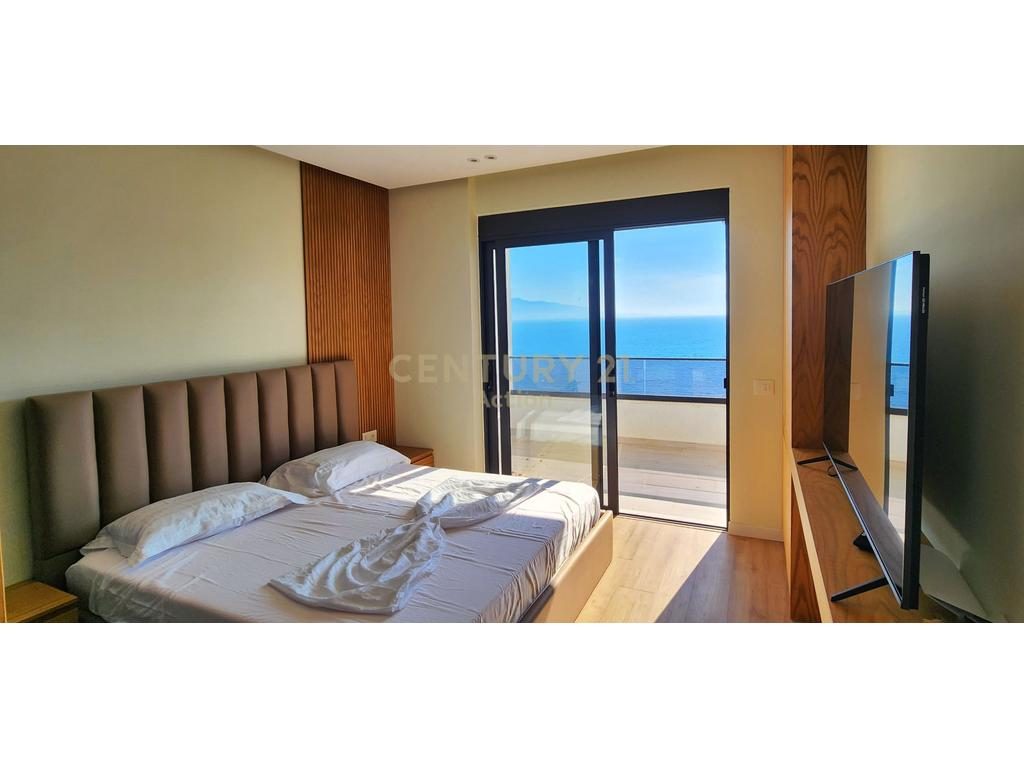 🌊 Apartament Ekskluziv në Vijë të Parë me Detin – Sarandë  🏖️