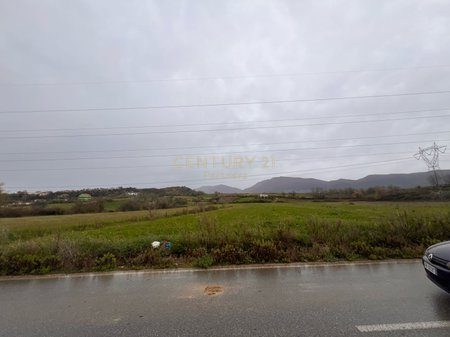 Toke per shitje prane Flumen Park 900m2