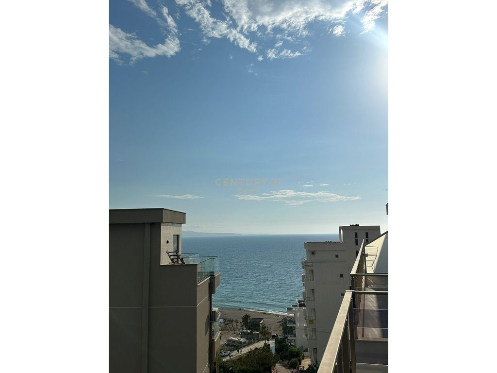 Apartament 2+1+2+ Post Parkim me verandë për shitje në Sarandë