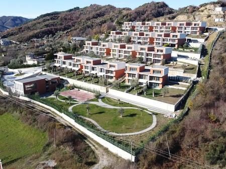 Ekskluzive!Pronë Unike për Shitje në Zemër të Petrelës!