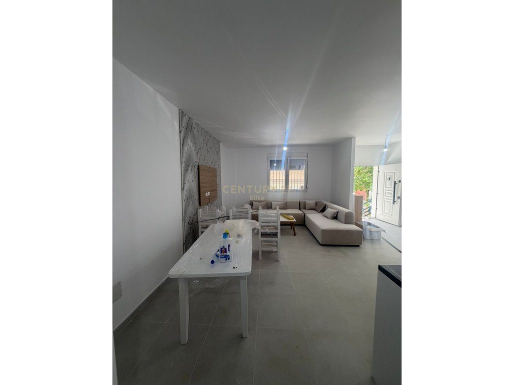 Shitet Apartament 2+1 + Verandë + Parkim në Laprakë | Kati 0 | 16,500,000 Lek