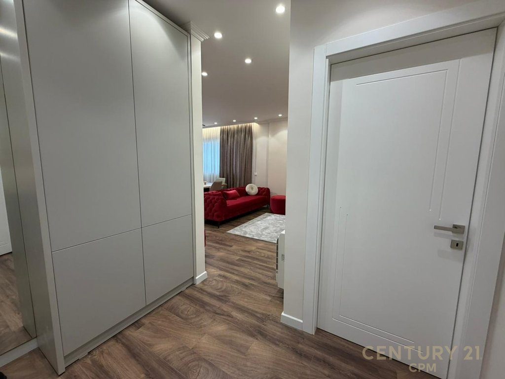 Apartament 1+1+Post Parkimi ne shitje Tek Pazari i Ri