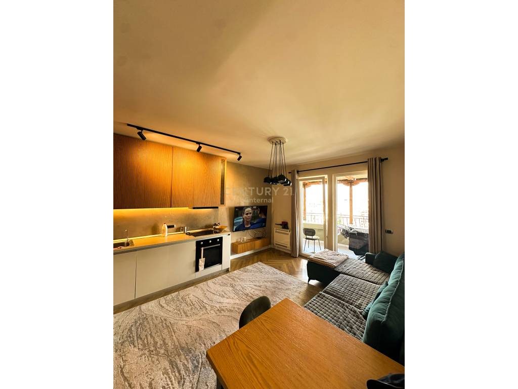 Kompleksi Grand, Tregu Elektrik - Shitet 1+1 59m2 + 10m2 Verande