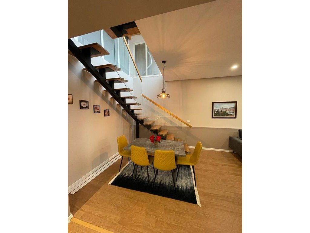 🏢 SHESIM APARTAMENT 2+1 + POST PARKIMI TEK GOLDEN PARK, RRUGA E KAVAJËS, TIRANË.
BLERJE ME KREDI!