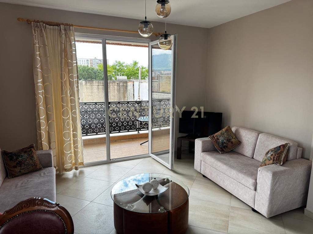 Japim me qera apartament 2+1+2 prane QSUT!