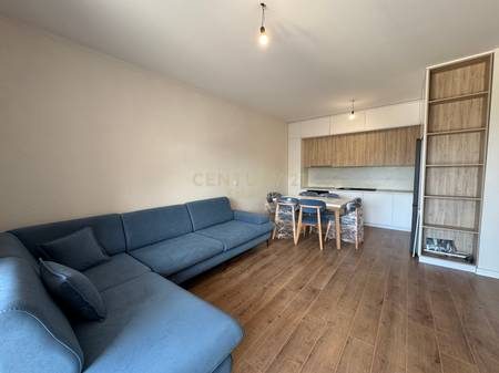 Rruga Dritan Hoxha, Shesim Apartament 2+1 me Verandë