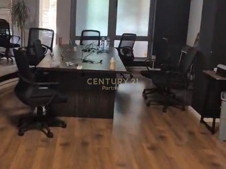 RRUGA E KAVAJES, KOMERCIAL PER QIRA