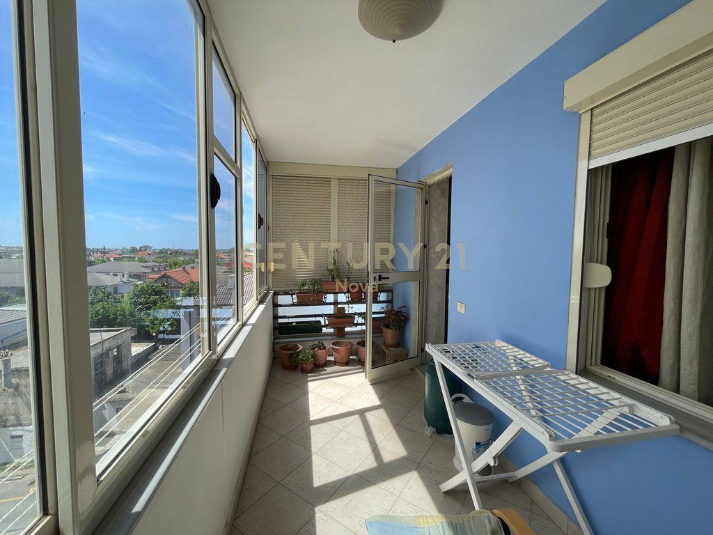 Shitet Apartament ne Qender Lezhe