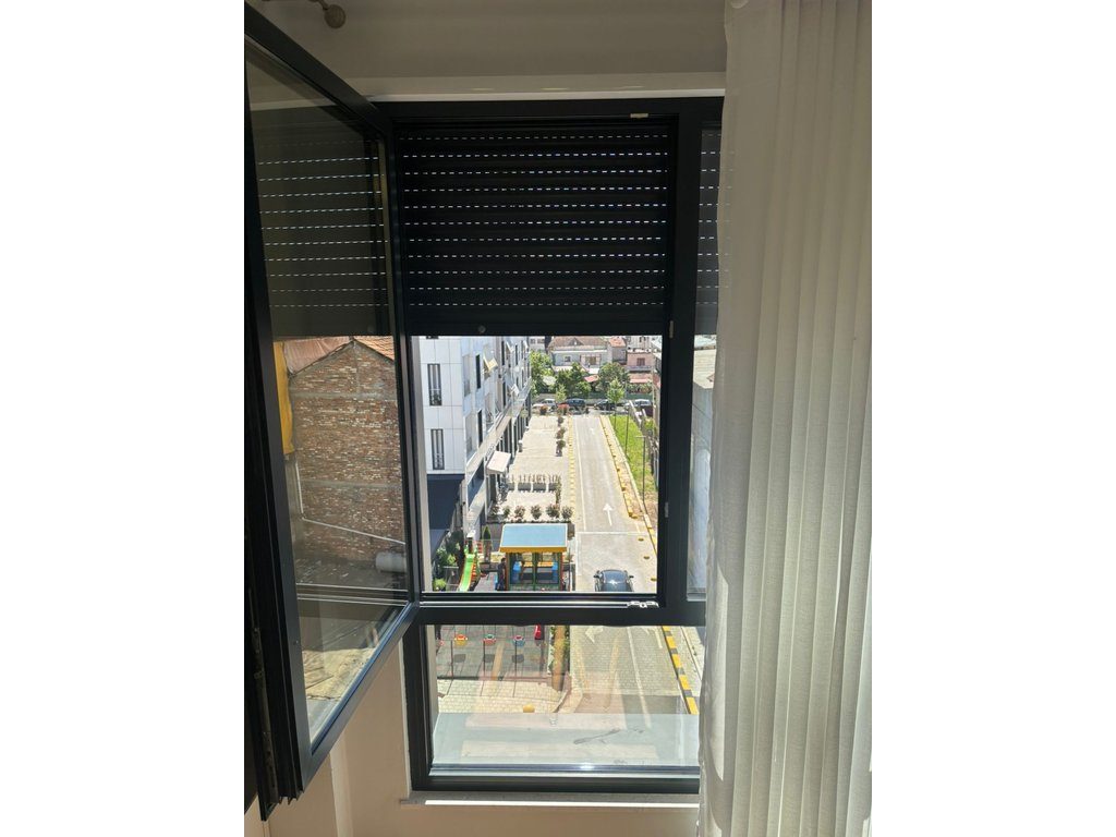Jepet me qera apartament 2+1+2 në Porcelan (perball UET)