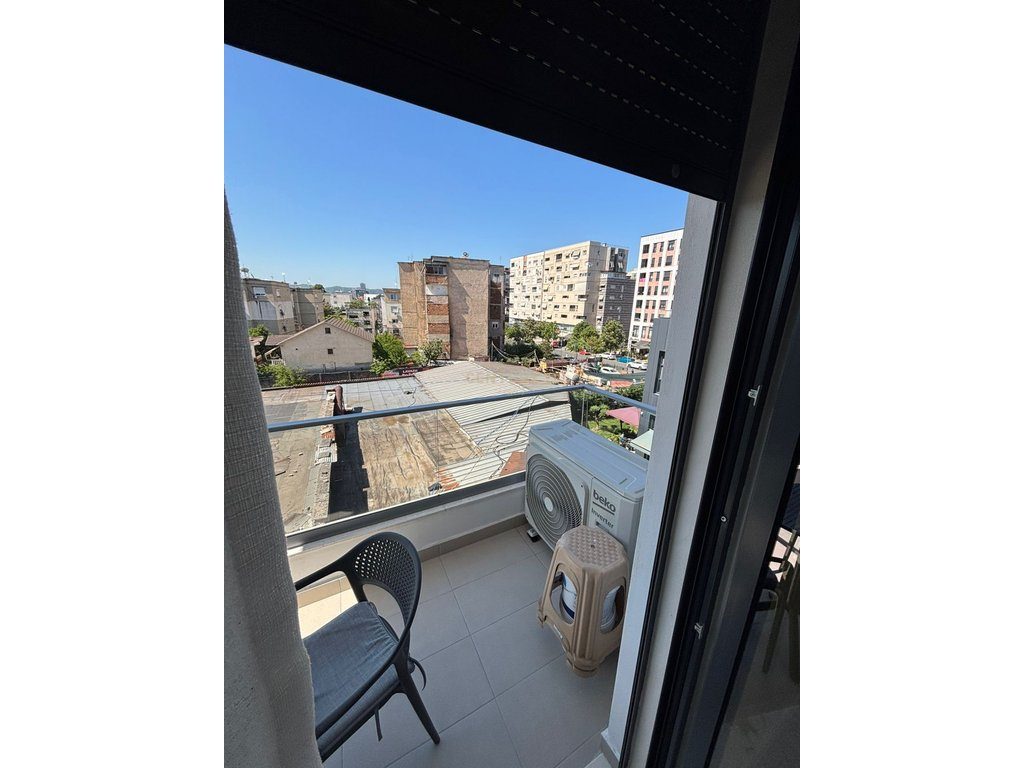 Jepet me qera apartament 2+1+2 në Porcelan (perball UET)