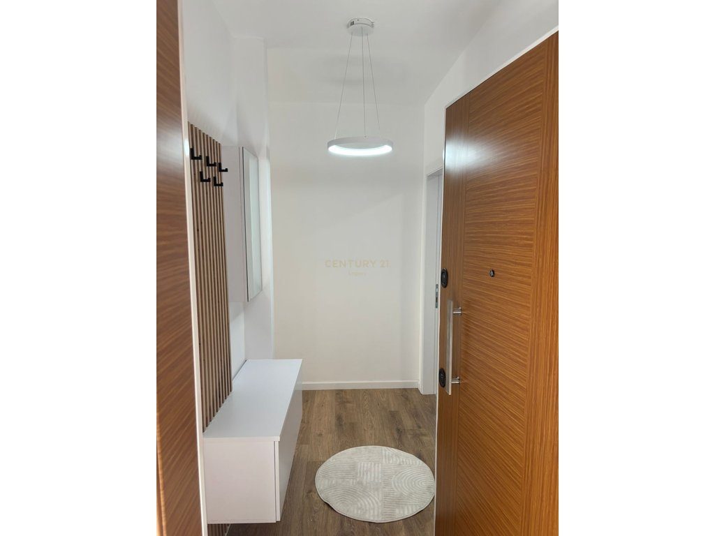 Jepet me qera apartament 2+1+2 në Porcelan (perball UET)