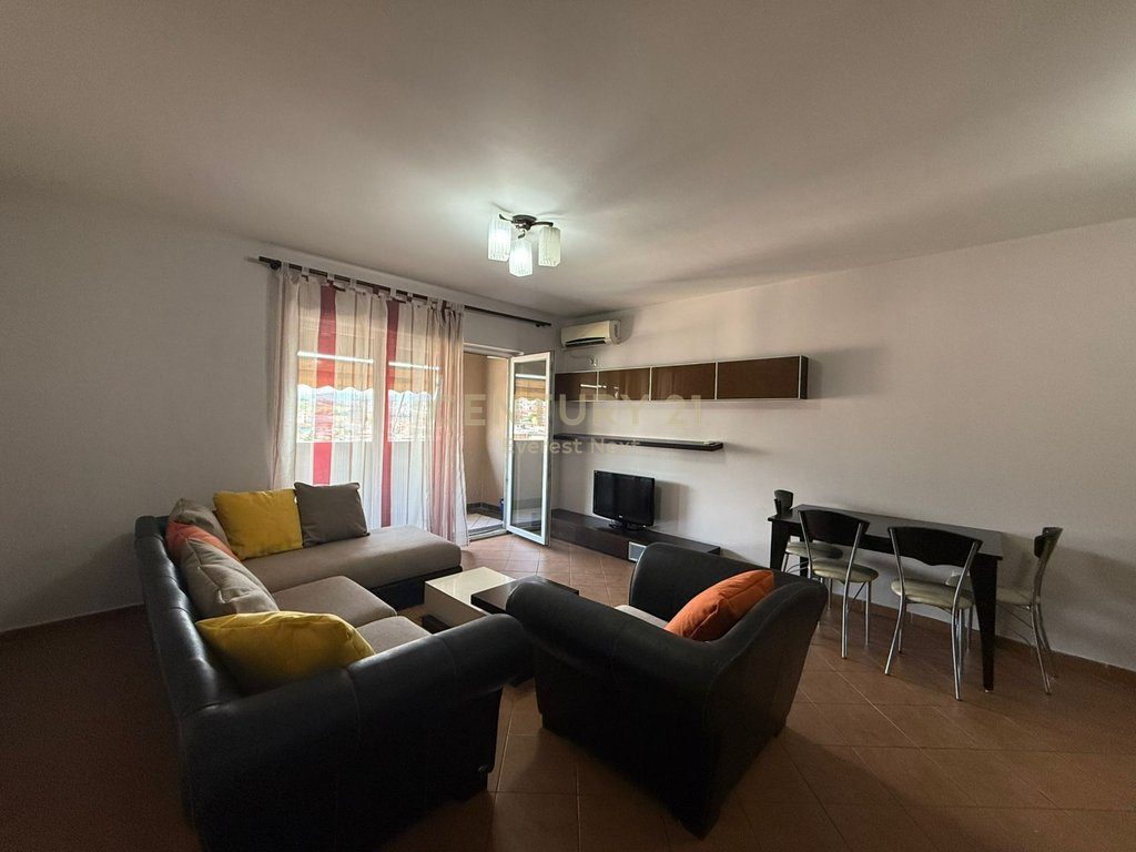 Jepet me Qira Apartament 1+1 Oxhaku