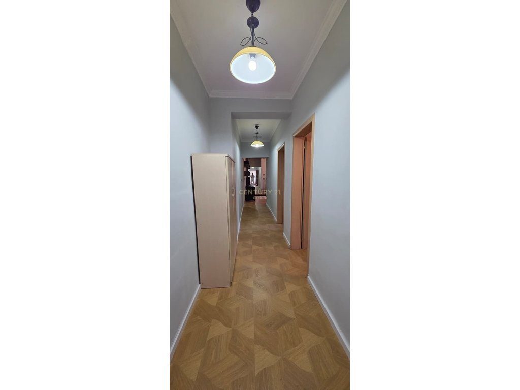 SHITET APARTAMENT 2+1 TEK ISH RESTORANT DURRSI!