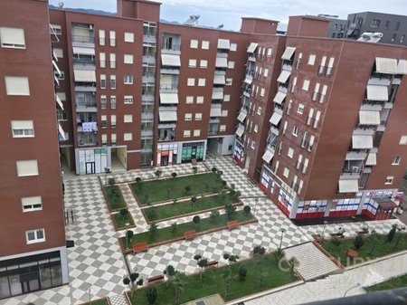SHES AMBJENT  KOMERCIAL NE RRUGEN DON DOSKO 58.8m!