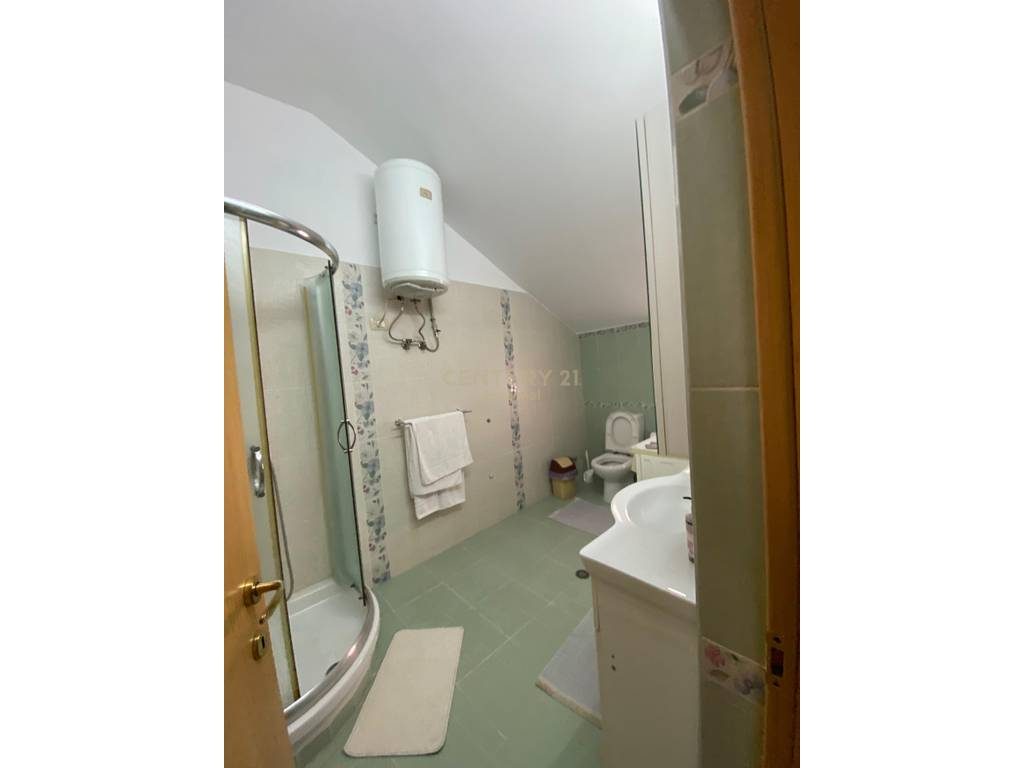 APARTAMENT 3+1+POST PARKIMI ME QIRA TEK KRISTAL CENTER