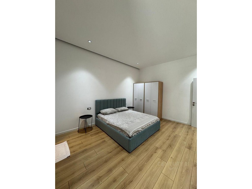 Apartament 2+1+2 me qira tek Square 21!!