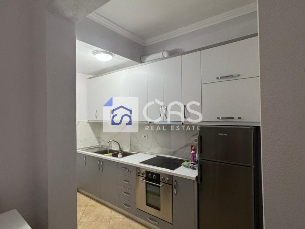 Jepet me qera apartamenti  1+1 porcelain