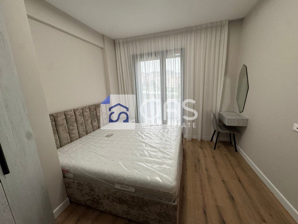 Jepet me qera apartamenti  1+1 liqeni i thate
