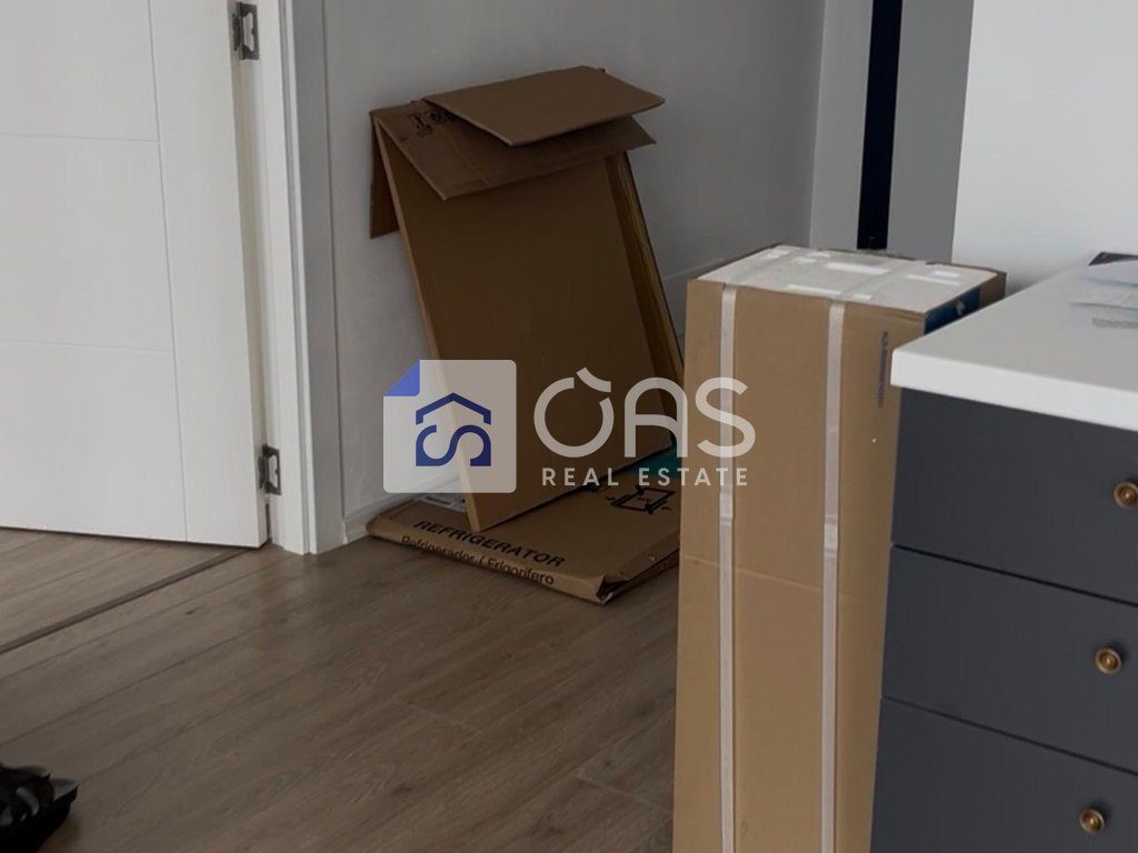 Jepet me qera apartament 1+1 bosh    pazari i ri (emi6)