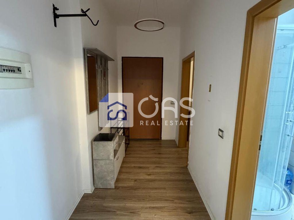 Jepet me qera apartamenti  1+1 liqeni i thate