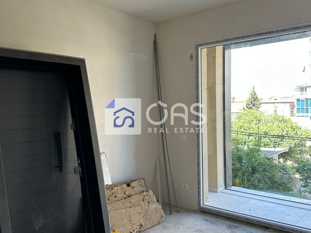 Shitet apartament 1+1 fusha aviacionit