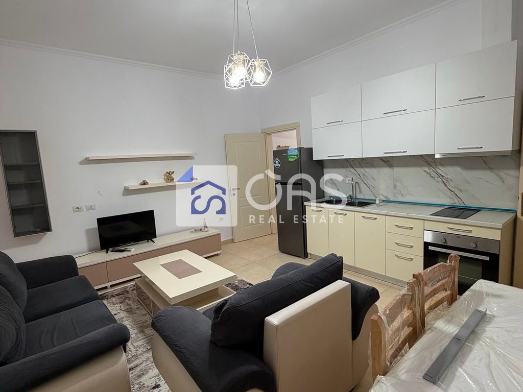 Jepet me qera apartamenti  1+1 kopshti botanik  (xhamia)