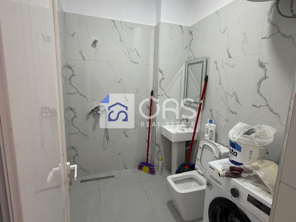Jepet me qera apartamenti  1+1 kopshti botanik  (xhamia)