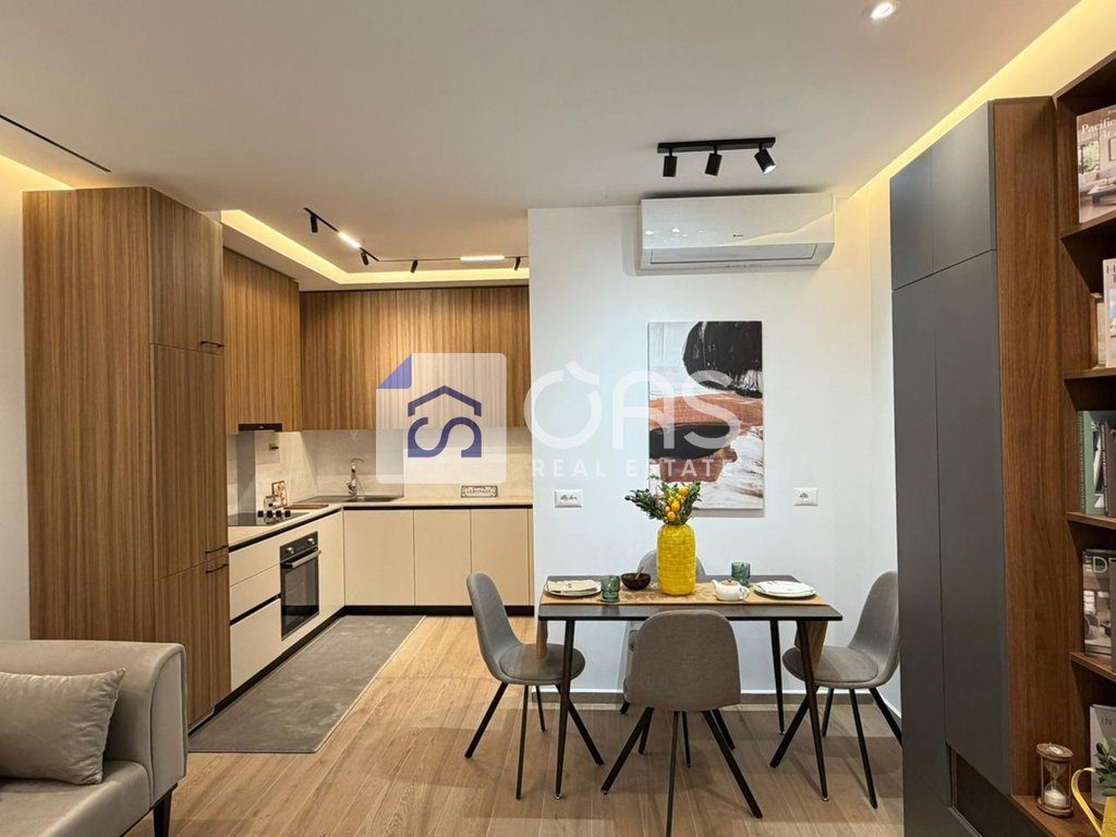 Jepet me qera apartament 1+1 RING CENTER
