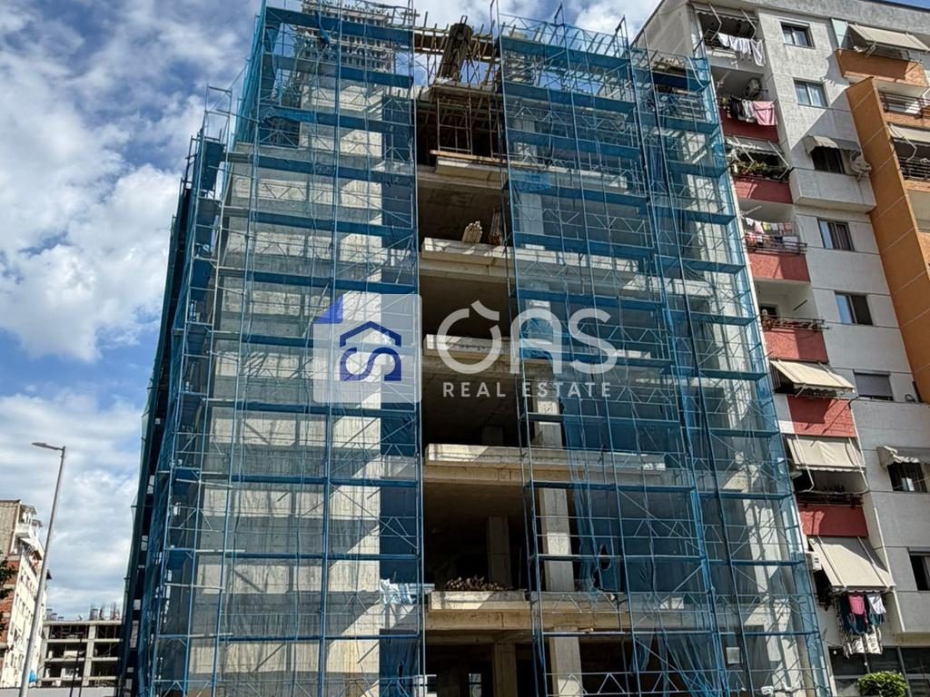 Shitet Apartament  1+1 yzberisht