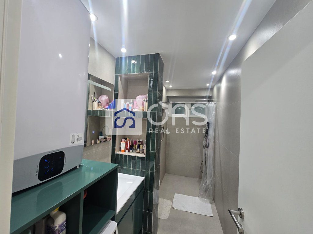 Shitet Apartament  2+1 brryli   (Brenda unazes)