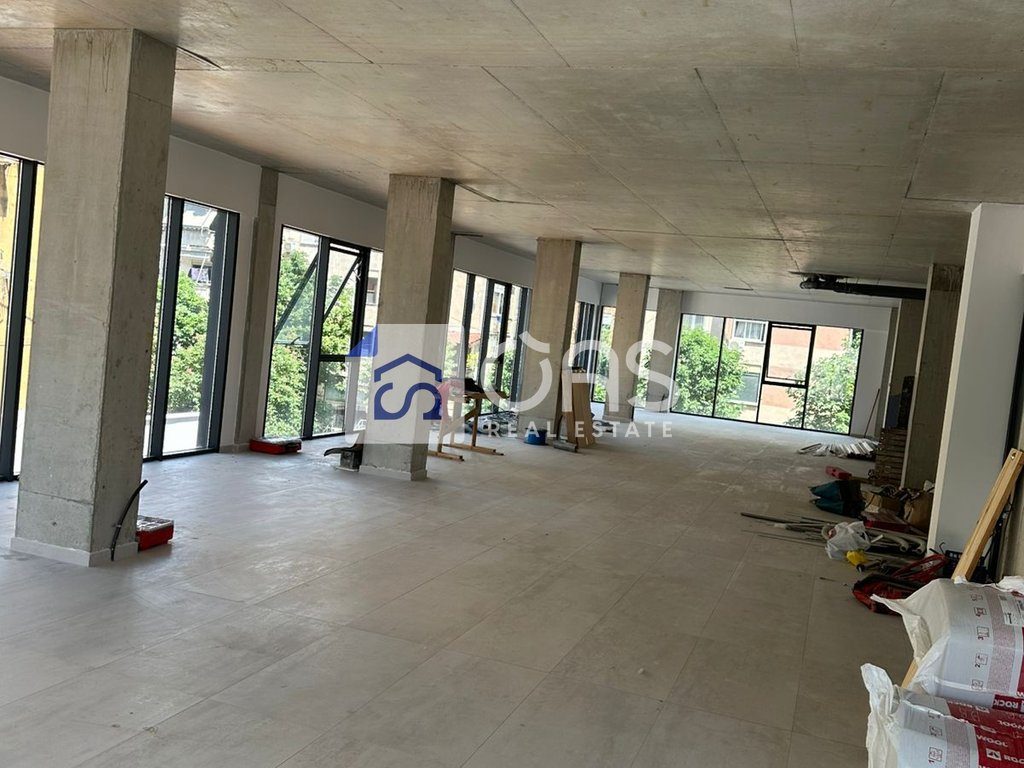 Jepet  me qera ambient per biznes  rruga e barrikadave