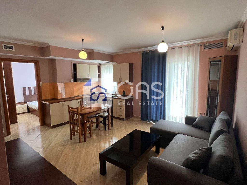 Jepet me qera apartament 1+1 rruga e dibres